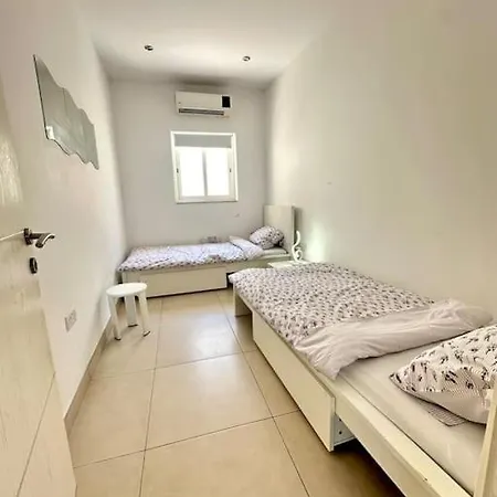 Unique 2 Bedroom In St Julians