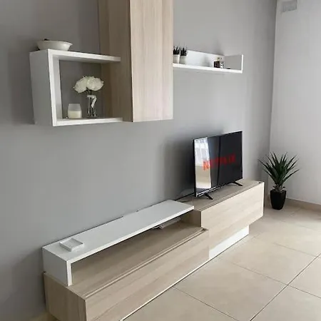 Unique 2 Bedroom In St Julians アパート